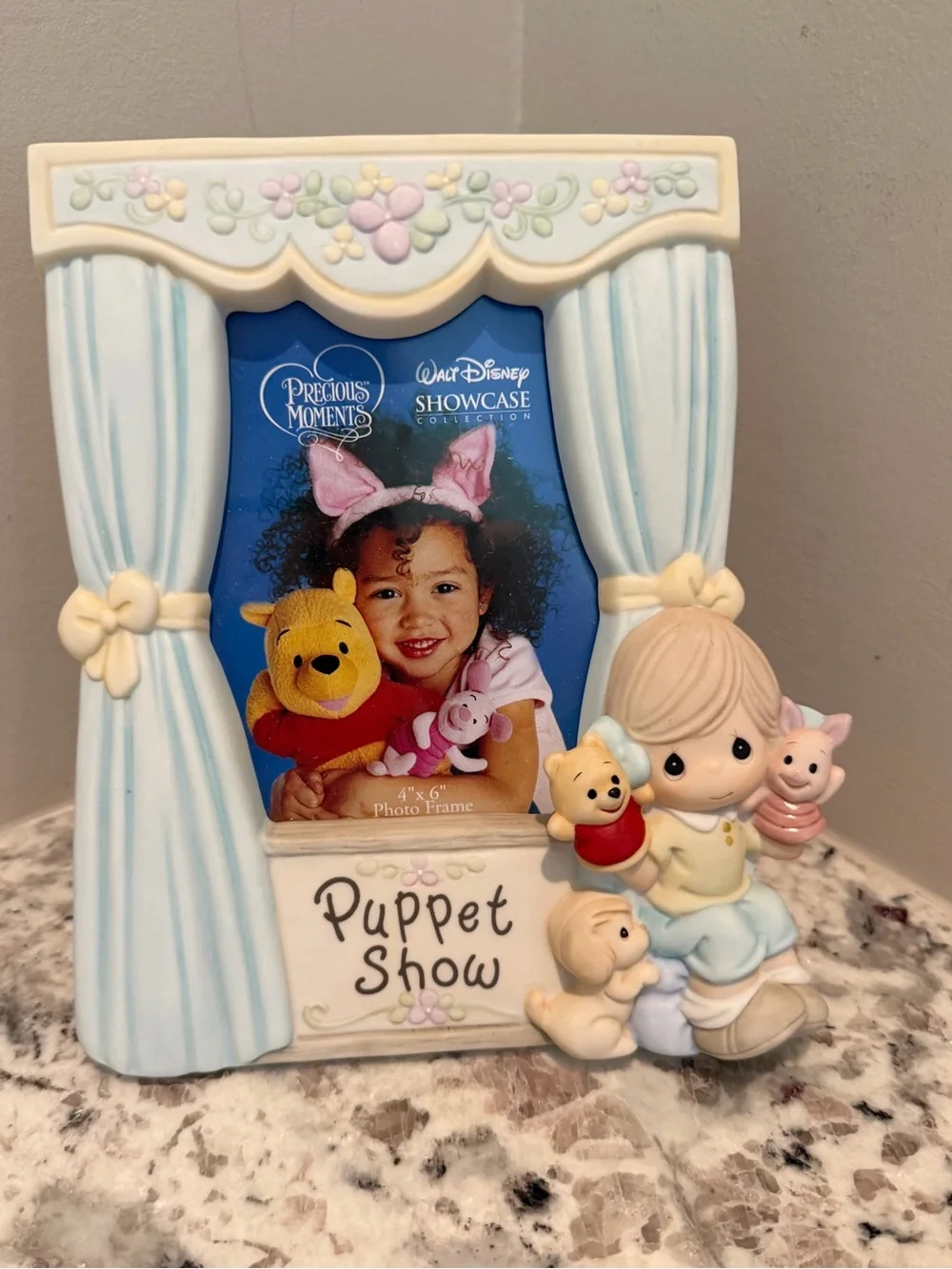 NIB Precious Moments Disney Showcase Collection Puppet Show Photo Frame Pooh 4x6